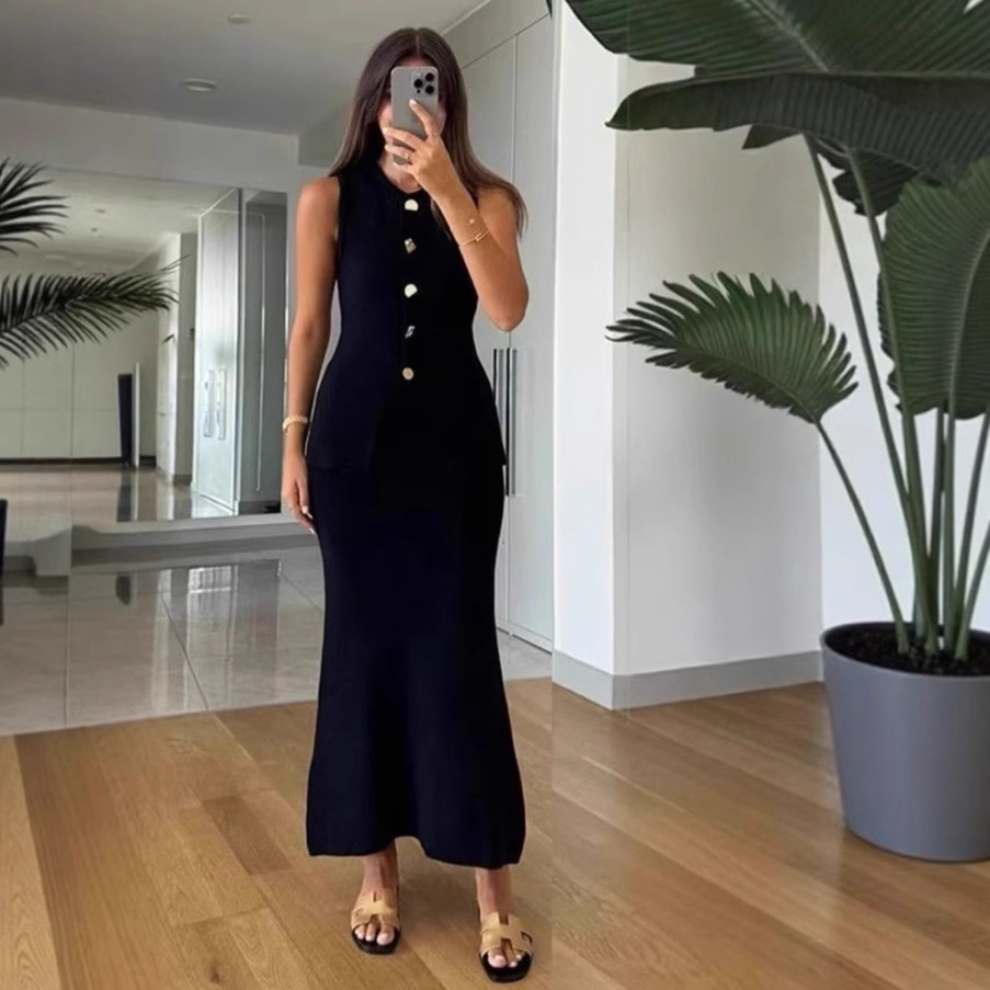 Women Formal Wear Tops - Round-neck Single-breasted Sleeveless Bodycon Top With