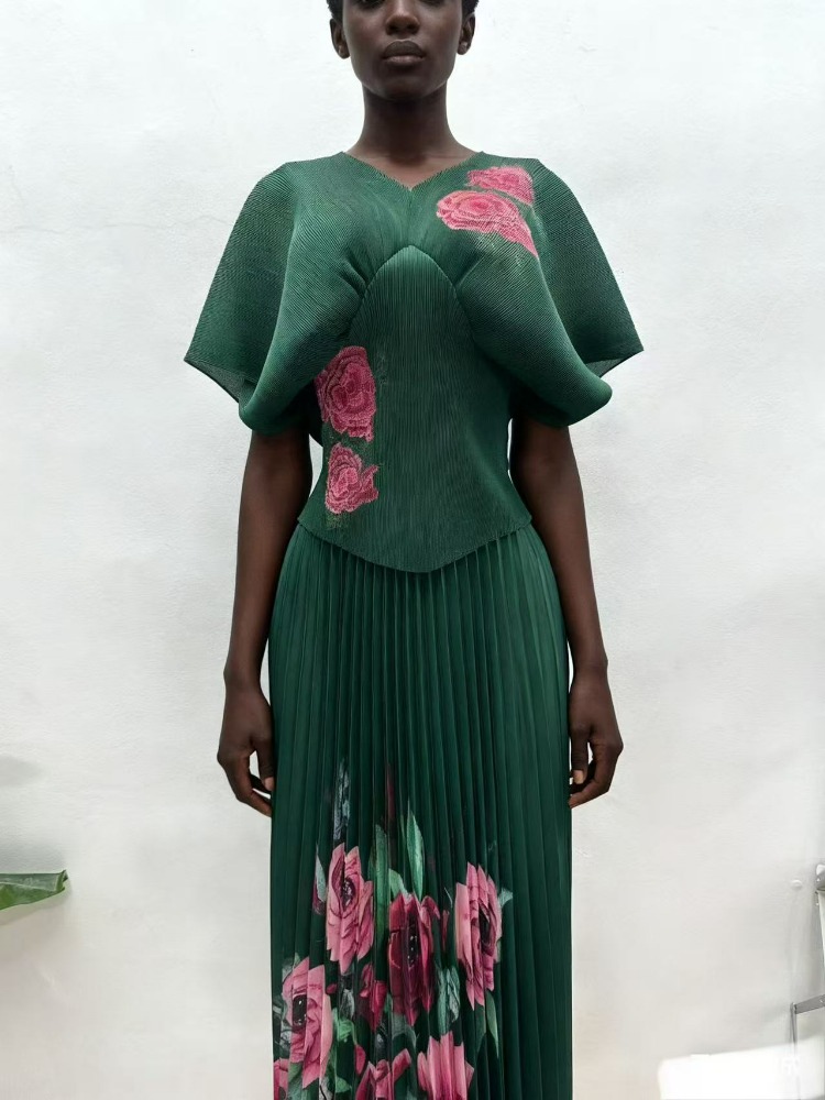 Miyake African V-neck Pleated  - Pencil Skirt Midi 评论和价格